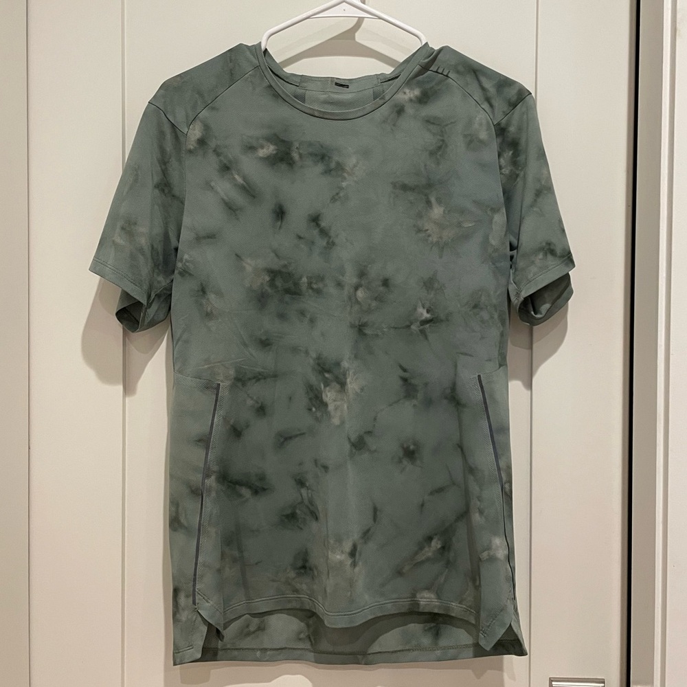 Men’s Lululemon Green Camo Short Sleeve Shirt